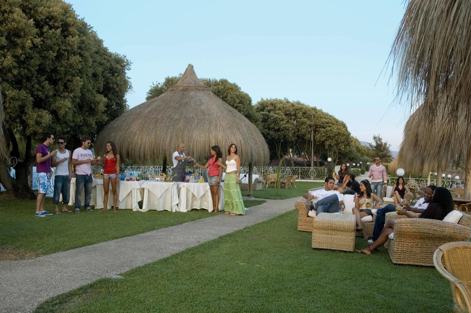 Holiday Village Fondi Buitenkant foto